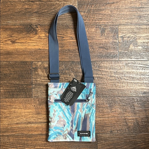 Dakine JIVE Gender Neutral Blue and Tan Crossbody  Bag - Picture 1 of 8